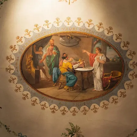 Private Parking Centro Storico: L'affresco