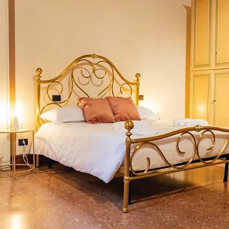 Private Parking Centro Storico: L'affresco