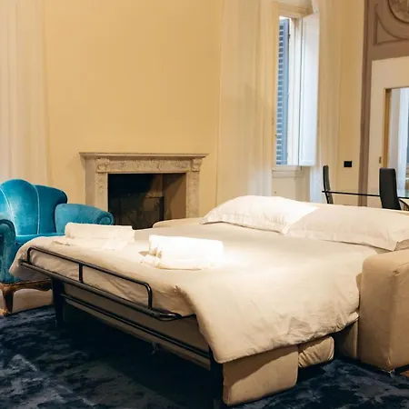 Private Parking Centro Storico: L'affresco * Bologna