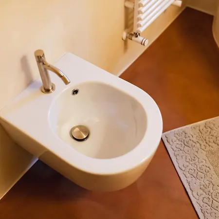 Private Parking Centro Storico: L'affresco * Bolonha