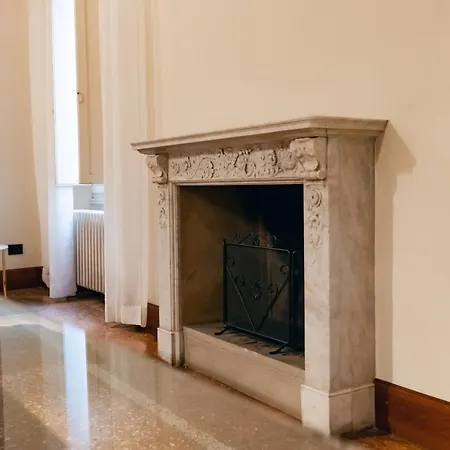 Private Parking Centro Storico: L'affresco *