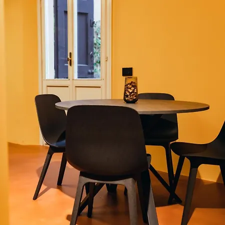 Private Parking Centro Storico: L'affresco ボローニャ