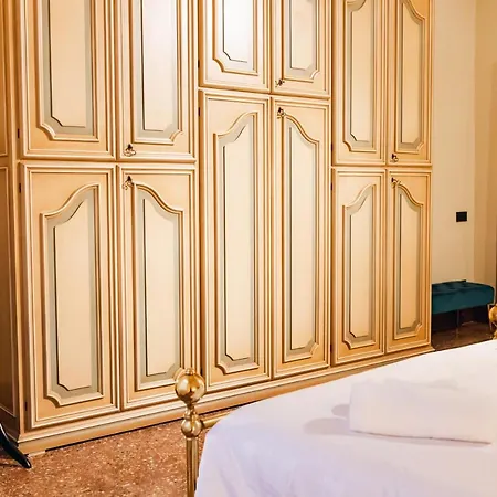 Private Parking Centro Storico: L'affresco