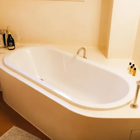 Private Parking Centro Storico: L'affresco *