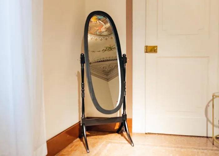 Private Parking Centro Storico: L'affresco Lägenhet