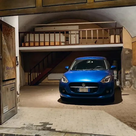 Private Parking Centro Storico: L'affresco شقة