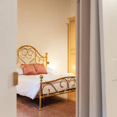 Private Parking Centro Storico: L'affresco 公寓 博洛尼亚