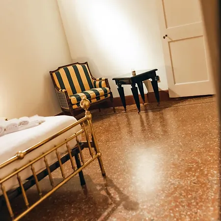 Private Parking Centro Storico: L'affresco 公寓 *