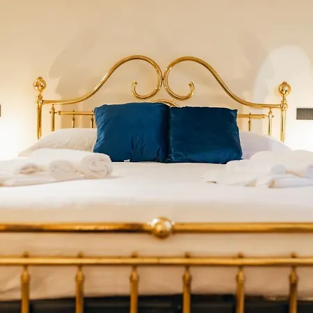 Private Parking Centro Storico: L'affresco *