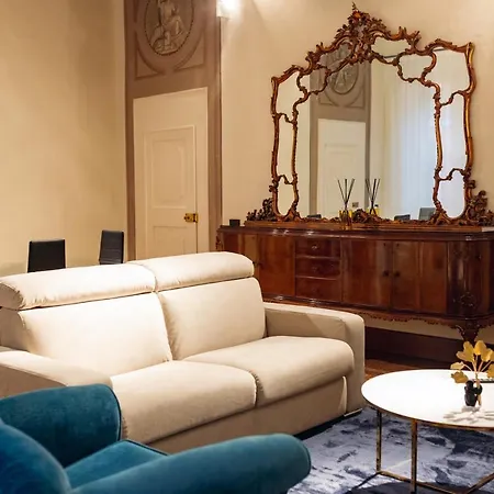 Private Parking Centro Storico: L'affresco 公寓