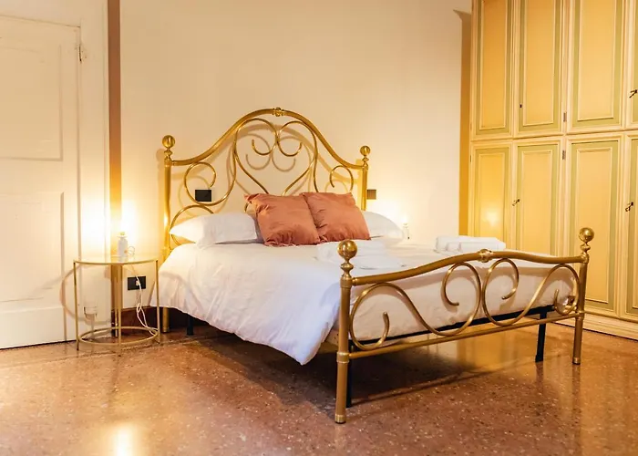 Private Parking Centro Storico: L'affresco