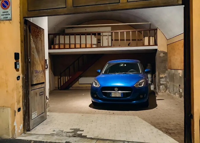 Private Parking Centro Storico: L'affresco Apartment