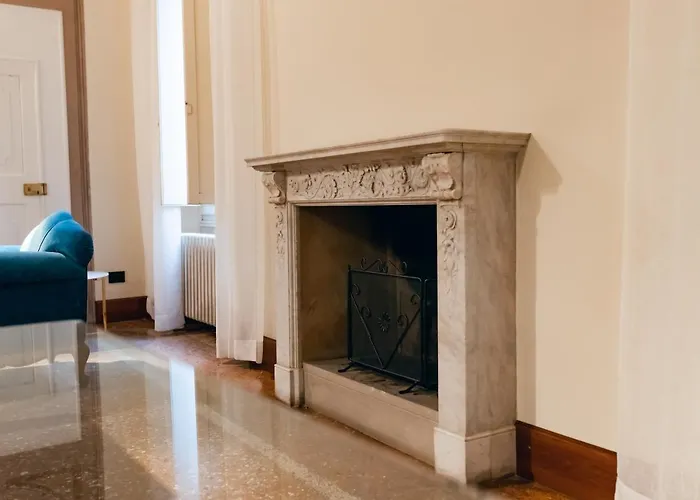 Private Parking Centro Storico: L'affresco *