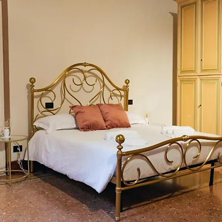 Private Parking Centro Storico: L'affresco شقة *