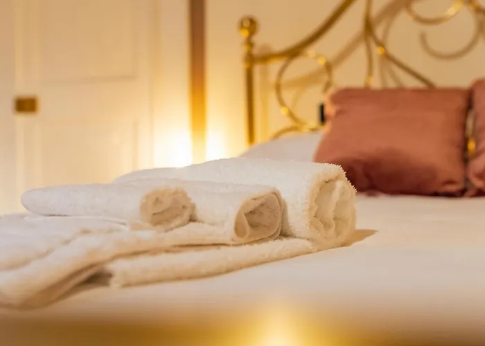 Private Parking Centro Storico: L'affresco * بولونيا