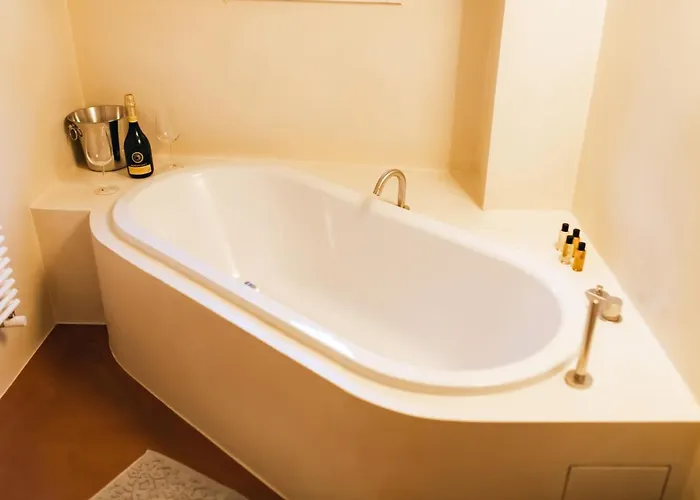 Private Parking Centro Storico: L'affresco *