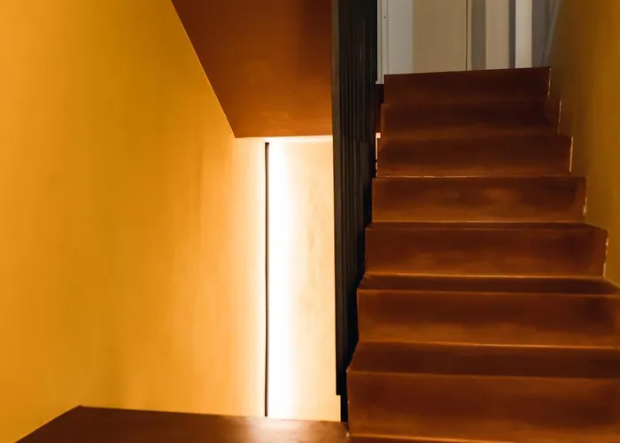 Private Parking Centro Storico: L'affresco * بولونيا