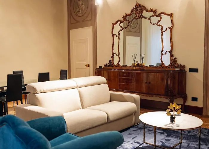 Private Parking Centro Storico: L'affresco شقة